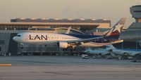 LV-CFV @ MIA - LAN Argentina