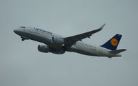 D-AIUH @ EDDL - Lufthansa, is here climbing out Düsseldorf(EDDL) - by A. Gendorf