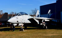 164346 @ KRIC - F-14D at the Virginia Air Museum - by Ronald Barker