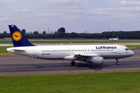 D-AIQW @ EDDL - Airbus A320-211 {1367] (Lufthansa) Dusseldorf~D 15/09/2007 - by Ray Barber