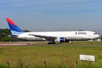 N173DZ @ LFPG - Boeing 767-332ER [29692] (Delta Air Lines) Paris-Charles De Gaulle~F 17/06/2009 - by Ray Barber