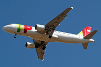 CS-TNG @ EGLL - Airbus A320-214 [0945] (TAP Air Portugal) Home~G 01/08/2013. On approach 27R. - by Ray Barber
