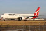 VH-OGT @ YSSY - taxiing to 34R - by Bill Mallinson