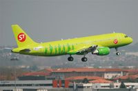 F-WWIU @ LFBO - Airbus A320-214, Short approach rwy 14L, Toulouse-Blagnac Airport (LFBO-TLS) - by Yves-Q