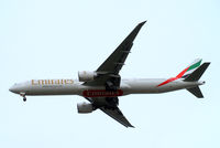 A6-ECL @ EGLL - Boeing 777-36NER [37704] (Emirates Airlines) Home~G 08/12/2009. On approach 27R. - by Ray Barber