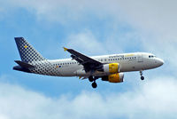 EC-LRS @ EGLL - Airbus A319-112 [3704] (Vueling Airlines) Home~G 04/08/2013. On approach 27L. - by Ray Barber