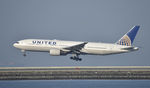 N221UA @ KSFO - Landing at SFO - by Todd Royer