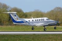 EC-LTA @ LFRB - Beech B200 King Air, Landing rwy 07R, Brest-Bretagne airport (LFRB-BES) - by Yves-Q