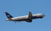 N114UW @ KFLL - Airbus A320