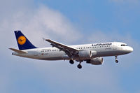 D-AIZD @ EGLL - Airbus A320-214 [4191] (Lufthansa) Home~G 15/07/2014. On approach 27L. - by Ray Barber