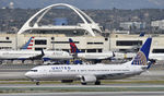 N66828 @ KLAX - Taxiing to gate at LAX - by Todd Royer