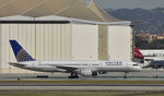 N526UA @ KLAX - Taxiing to gate at LAX - by Todd Royer