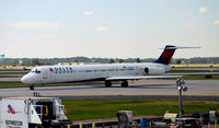 N944DL @ KATL - Taxi Atlanta - by Ronald Barker