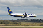 EI-EFP @ EGPH - Ryanair 6615 Landing runway 06 - by Mike stanners