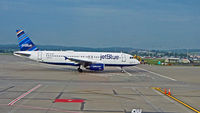 N597JB @ PIT - Taxiing at Pittsburgh International.