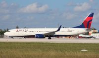 N802DN @ MIA - Delta 737-900 second revenue flight MIA-DTW - by Florida Metal