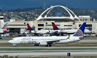 N75432 @ KLAX - United (Sky Eco livery), is here shortly after landing at Los Angeles Int'l(KLAX) - by A. Gendorf