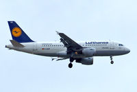 D-AILW @ EGLL - Airbus A319-114 [0853] (Lufthansa) Home~G 11/06/2013. On approach 27L. - by Ray Barber
