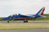 E166 @ LFOC - Dassault Dornier Alphajet (F-UHRW), Athos 04 of Patrouille de France 2013, Landing rwy 10, Châteaudun Air Base 279 (LFOC) Open day 2013 - by Yves-Q