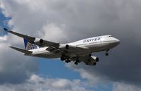 N105UA @ KORD - Boeing 747-400 - by Mark Pasqualino