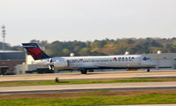 N990AT @ KATL - Landing Atlanta - by Ronald Barker