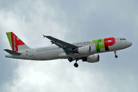 CS-TMW @ EGLL - Airbus A320-214 [1667] (TAP Air Portugal) Home~G 30/04/2015. On approach 27L. - by Ray Barber
