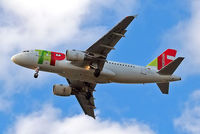 CS-TTJ @ EGLL - Airbus A319-111 [0979] (TAP Portugal) Home~G 30/04/2015. On approach 27R. - by Ray Barber