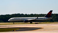 N6700 @ KATL - Landing Atlanta - by Ronald Barker