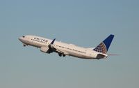 N77510 @ KLAX - Boeing 737-800 - by Mark Pasqualino