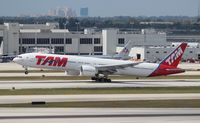 PT-MUJ @ MIA - TAM 777-300 - by Florida Metal
