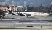 ZK-OKR @ LAX - Air New Zealand - by Florida Metal