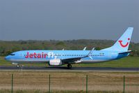 OO-JAD @ LFRB - Boeing 737-8K5, Taxiing to holding point rwy 07R, Brest-Bretagne airport (LFRB-BES) - by Yves-Q