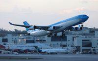 LV-CSE @ MIA - Aerolineas Argentinas - by Florida Metal