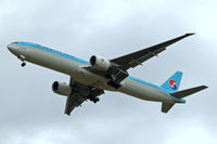 HL7782 @ EGLL - Boeing 777-3B5ER [37643] (Korean Air) Home~G 18/08/2014. On approach 27R. - by Ray Barber