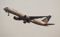 N545UA @ LAX - United - by Florida Metal