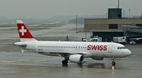 HB-IJS @ LSZH - Swiss, is here taxiing to the gate at Zürich-Kloten(LSZH) - by A. Gendorf