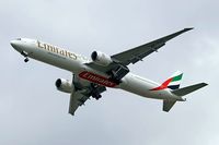 A6-ECO @ EGLL - Boeing 777-36NER [37706] (Emirates Airlines) Home~G 17/08/2009. On approach 27R. - by Ray Barber