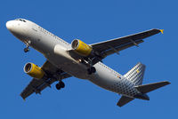 EC-LZZ @ EGLL - Airbus A320-214 [2620] (Vueling Airlines) Home~G 06/03/2015. On approach 27R. - by Ray Barber