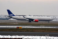 LN-RKT @ EKCH - LN-RKT taxing for takeoff as SK925 to IAD - by Erik Oxtorp
