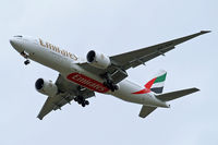 A6-EWF @ EGLL - Boeing 777-21HLR [35586] (Emirates Airlines) Home~G 28/09/2009. On approach 27R. - by Ray Barber