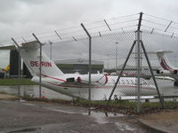 SE-RIN @ EGGW - at luton - shame fence there - by magnaman