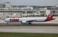 PT-MUH @ MIA - TAM 777-300