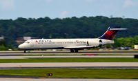 N895AT @ KATL - Landing Atlanta - by Ronald Barker