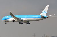 PH-BHA @ EHAM - KLM B789 arriving. - by FerryPNL
