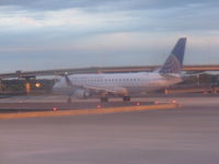 N87318 @ IAH - ERJ175LR - by Christian Maurer