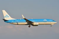 PH-BXK @ EHAM - KLM B738 landing - by FerryPNL
