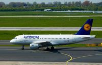 D-AILT @ EDDL - Lufthansa, is here taxing to RWY 05R at Düsseldorf Int'l(EDDL) - by A. Gendorf
