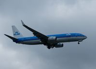 PH-BXE @ EGLL - KLM, seen here on short finals RWY 27R at London Heathrow(EGLL) - by A. Gendorf