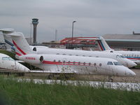 N386RW @ EGGW - at luton - by magnaman