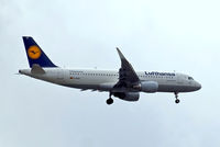 D-AIZQ @ EGLL - Airbus A320-214(SL) [5497] (Lufthansa) Home~G 12/06/2013. On approach 27L. - by Ray Barber